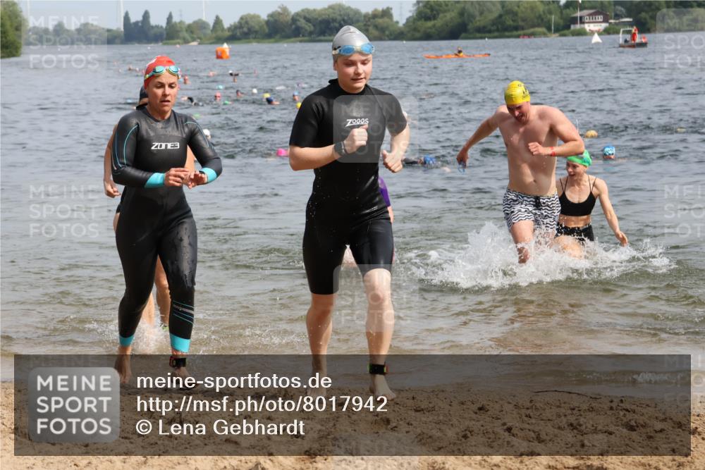 15.06.2025 - 27. Vierlanden-Triathlon Lena Gebhardt http://msf.ph/oto/8017942 15.06.2025 10:16:25 Schwimmen 477, 487, 489, 491, 494, 499, 523, 526, 549, 574, 611, 614, 634 meine-sportfotos.de