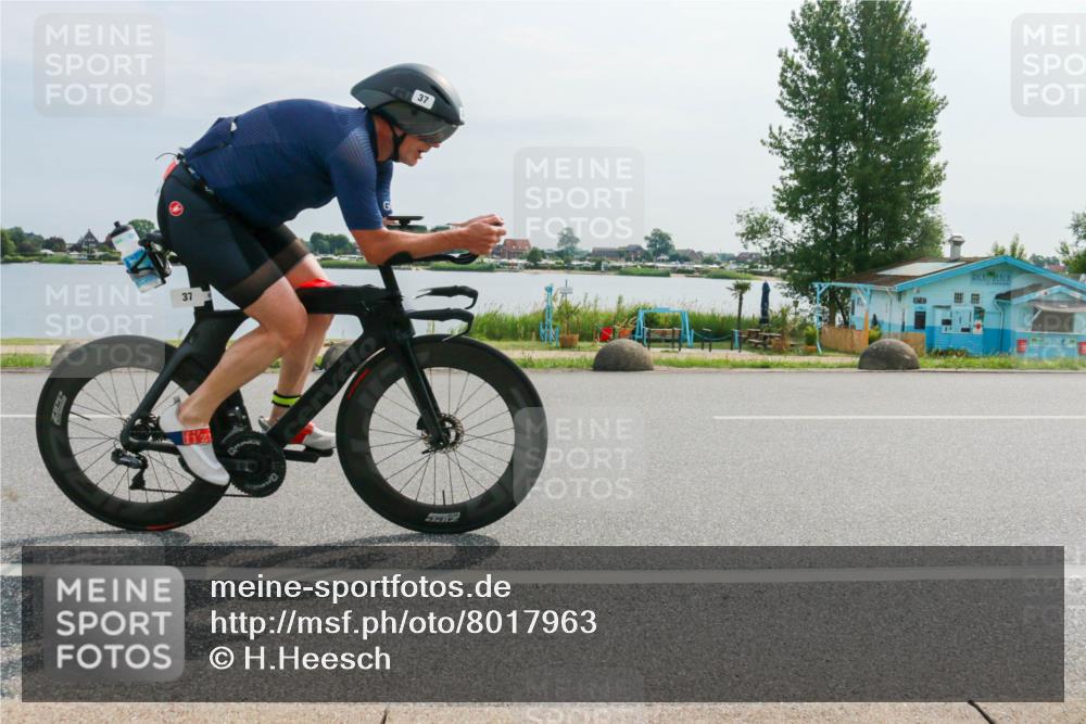 15.06.2025 - 27. Vierlanden-Triathlon H.Heesch http://msf.ph/oto/8017963 15.06.2025 10:13:23 Radfahren 37, 90, 384, 415 meine-sportfotos.de