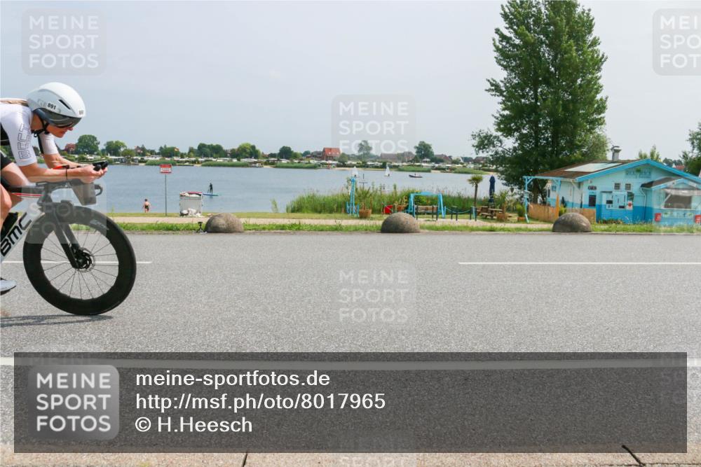 21.06.2025 - 27. Vierlanden-Triathlon H.Heesch http://msf.ph/oto/8017965 15.06.2025 11:59:57 Radfahren 891 meine-sportfotos.de