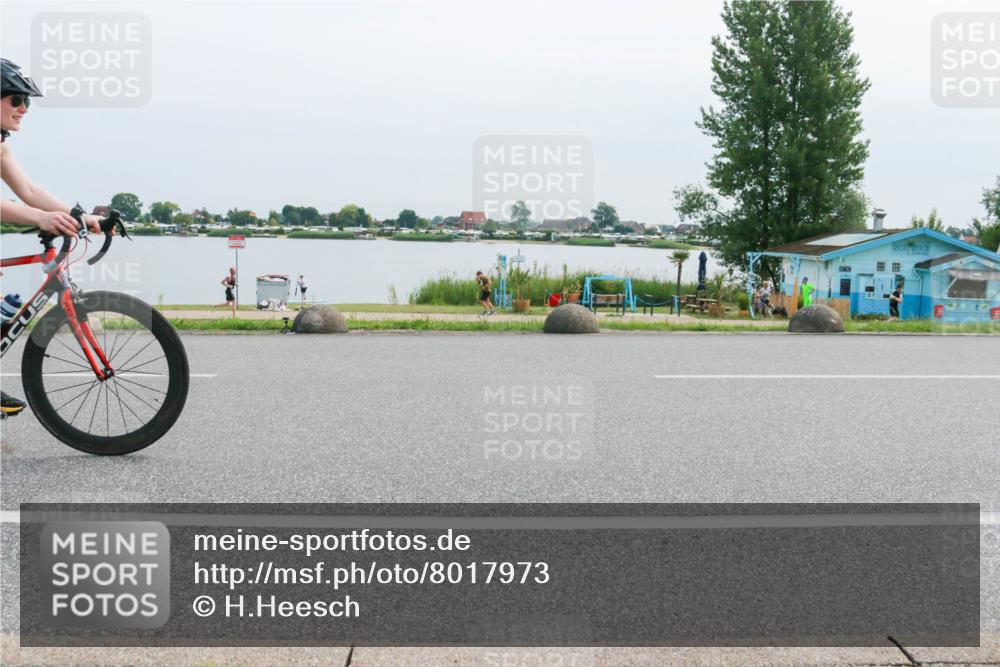 15.06.2025 - 27. Vierlanden-Triathlon H.Heesch http://msf.ph/oto/8017973 15.06.2025 11:14:17 Radfahren 248, 503, 781 meine-sportfotos.de