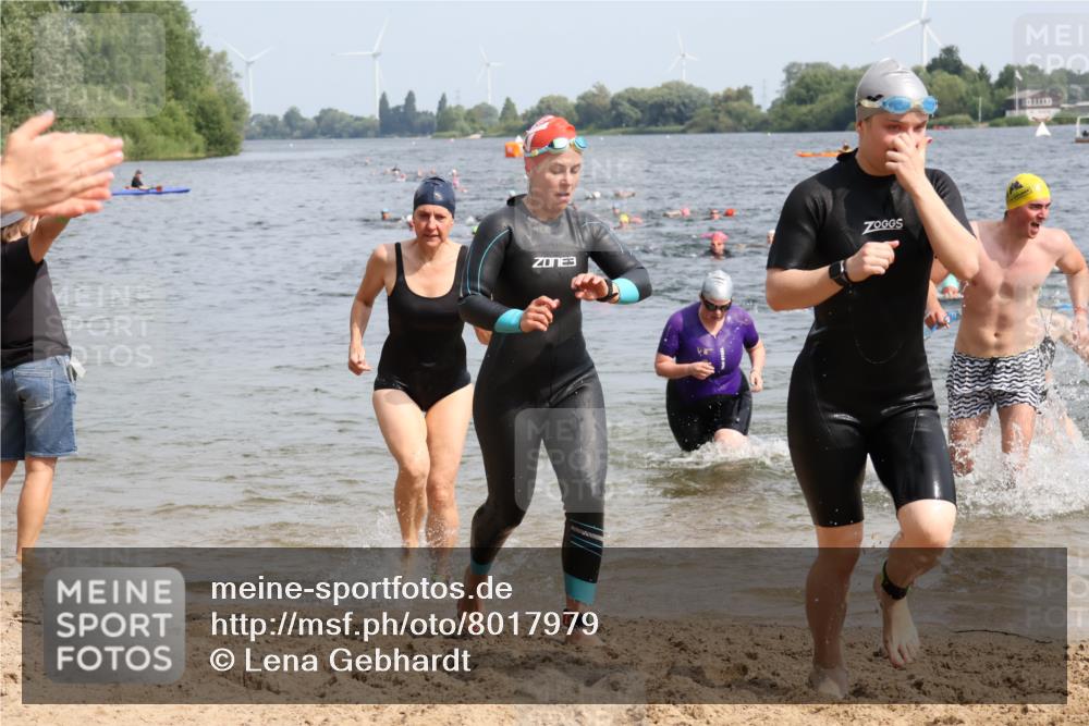 15.06.2025 - 27. Vierlanden-Triathlon Lena Gebhardt http://msf.ph/oto/8017979 15.06.2025 10:16:25 Schwimmen 477, 487, 489, 491, 494, 499, 523, 526, 549, 574, 611, 614, 634 meine-sportfotos.de