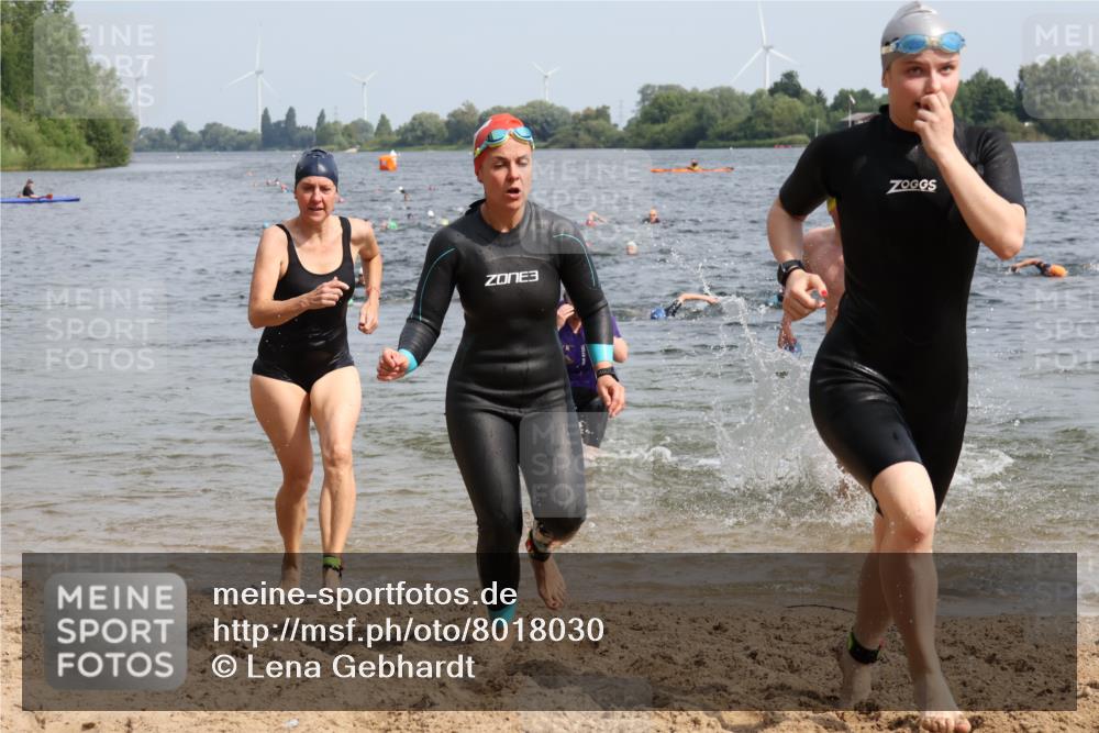 15.06.2025 - 27. Vierlanden-Triathlon Lena Gebhardt http://msf.ph/oto/8018030 15.06.2025 10:16:26 Schwimmen 477, 487, 491, 494, 499, 523, 526, 549, 574, 611, 614, 634 meine-sportfotos.de