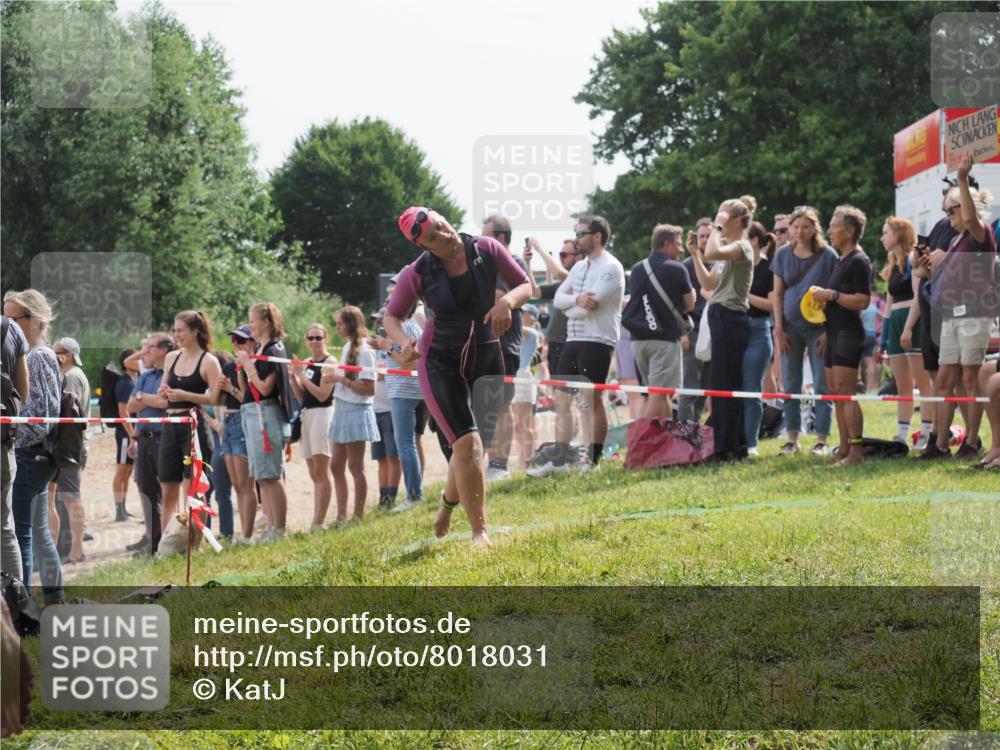15.06.2025 - 27. Vierlanden-Triathlon KatJ http://msf.ph/oto/8018031 15.06.2025 10:17:21 Schwimmen 510, 529, 556, 575, 581, 584 meine-sportfotos.de