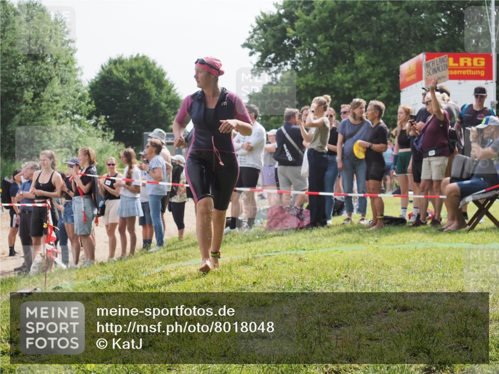 15.06.2025 - 27. Vierlanden-Triathlon KatJ http://msf.ph/oto/8018048 15.06.2025 10:17:22 Schwimmen 529, 556, 575, 581, 584 meine-sportfotos.de