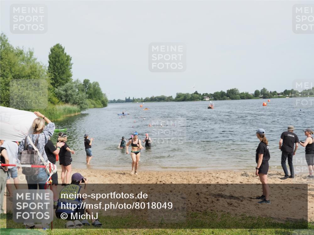 21.06.2025 - 27. Vierlanden-Triathlon MichiJ http://msf.ph/oto/8018049 15.06.2026 10:18:22 Schwimmen 495, 535, 568, 586 meine-sportfotos.de
