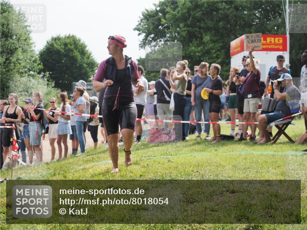 15.06.2025 - 27. Vierlanden-Triathlon KatJ http://msf.ph/oto/8018054 15.06.2025 10:17:22 Schwimmen 529, 556, 575, 581, 584 meine-sportfotos.de