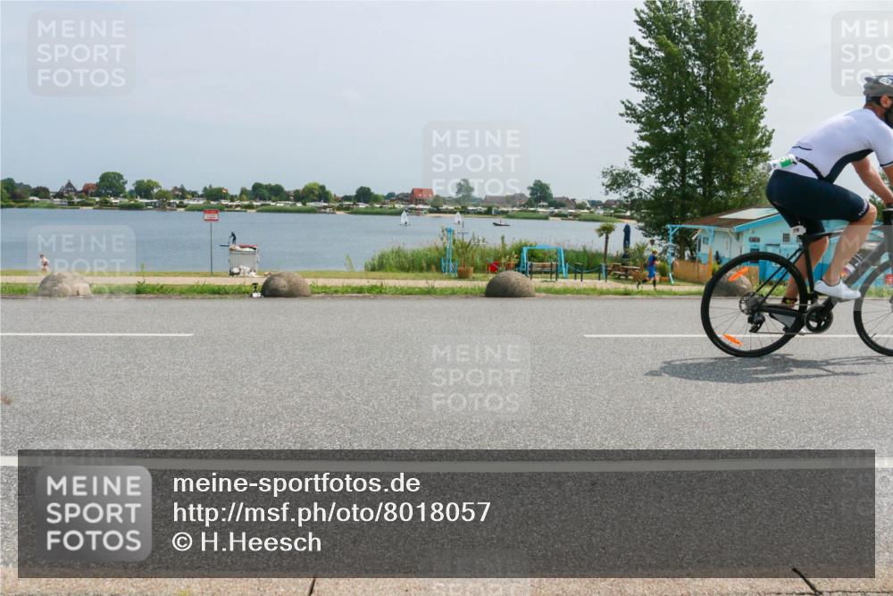 21.06.2025 - 27. Vierlanden-Triathlon H.Heesch http://msf.ph/oto/8018057 15.06.2025 12:00:05 Radfahren 776, 825 meine-sportfotos.de
