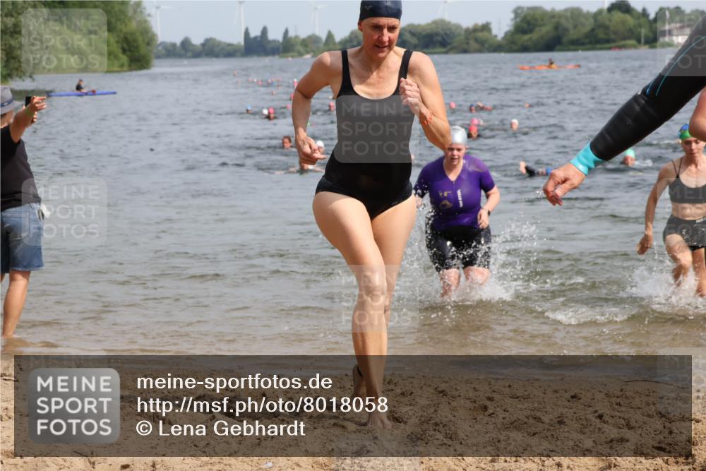15.06.2025 - 27. Vierlanden-Triathlon Lena Gebhardt http://msf.ph/oto/8018058 15.06.2025 10:16:27 Schwimmen 477, 487, 491, 494, 499, 523, 526, 549, 574, 614, 634 meine-sportfotos.de