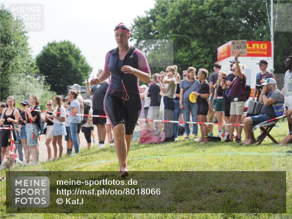 15.06.2025 - 27. Vierlanden-Triathlon KatJ http://msf.ph/oto/8018066 15.06.2025 10:17:22 Schwimmen 529, 556, 575, 581, 584 meine-sportfotos.de