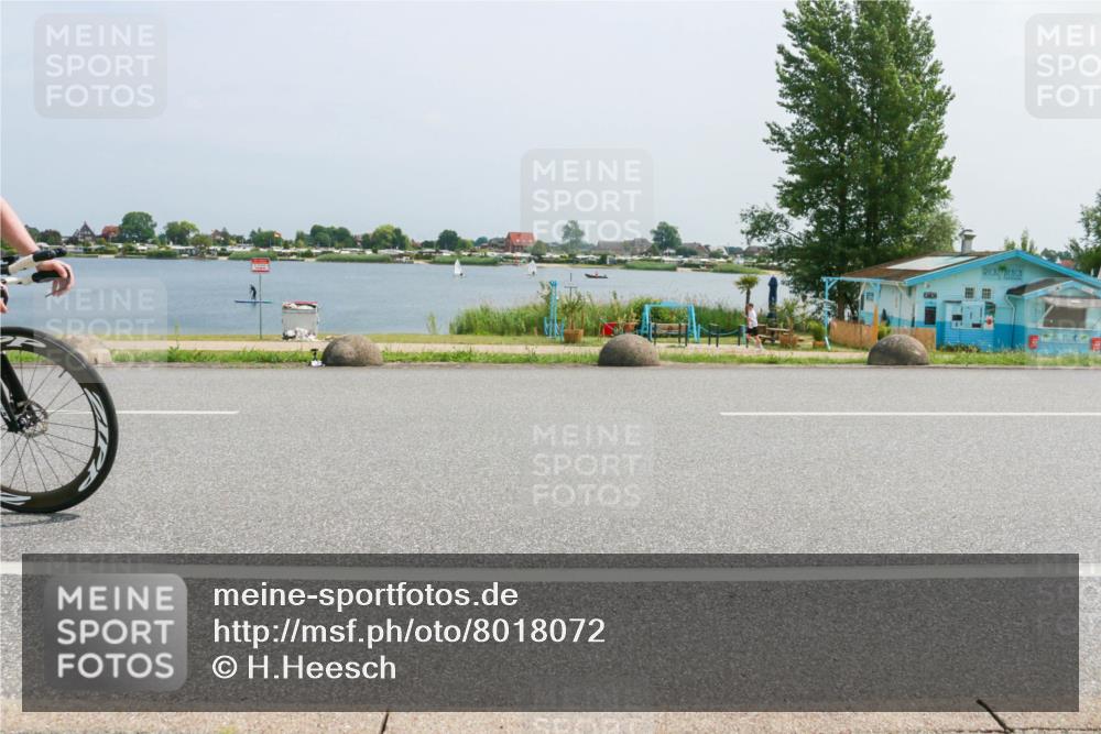 21.06.2025 - 27. Vierlanden-Triathlon H.Heesch http://msf.ph/oto/8018072 15.06.2025 12:00:09 Radfahren 825 meine-sportfotos.de