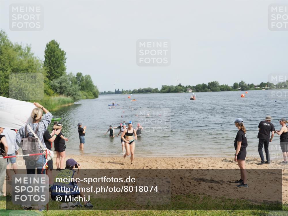 21.06.2025 - 27. Vierlanden-Triathlon MichiJ http://msf.ph/oto/8018074 15.06.2026 10:18:23 Schwimmen 495, 535, 568, 586 meine-sportfotos.de