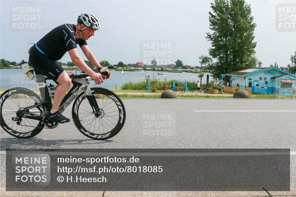 21.06.2025 - 27. Vierlanden-Triathlon H.Heesch http://msf.ph/oto/8018085 15.06.2025 12:00:10 Radfahren 825 meine-sportfotos.de