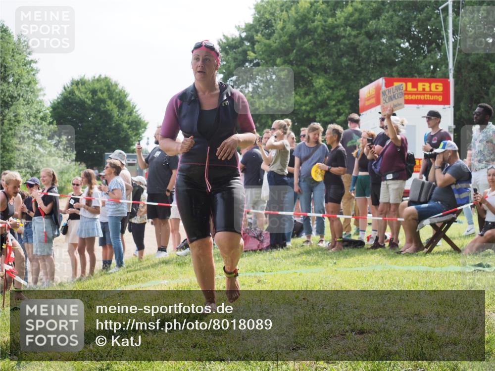 15.06.2025 - 27. Vierlanden-Triathlon KatJ http://msf.ph/oto/8018089 15.06.2025 10:17:23 Schwimmen 529, 575, 581, 584 meine-sportfotos.de