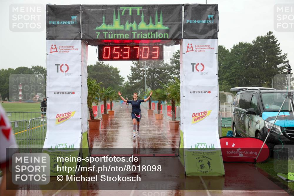 15.06.2025 - 7 Türme Triathlon Michael Strokosch http://msf.ph/oto/8018098 15.06.2025 15:37:03 Ziel 298, 339 meine-sportfotos.de