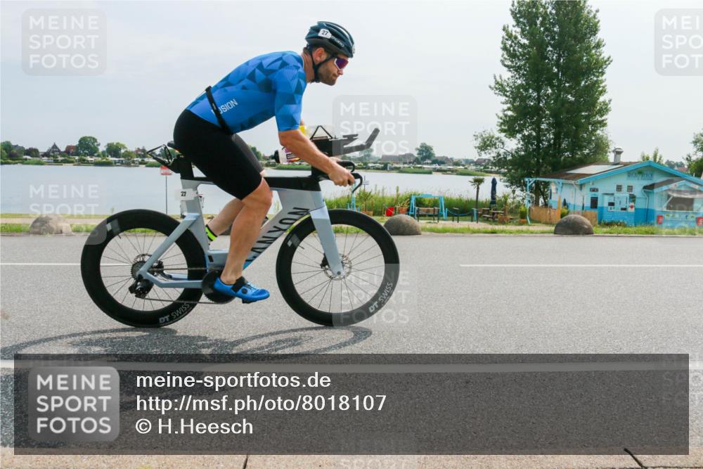 15.06.2025 - 27. Vierlanden-Triathlon H.Heesch http://msf.ph/oto/8018107 15.06.2025 10:15:39 Radfahren 27, 36, 378, 440 meine-sportfotos.de
