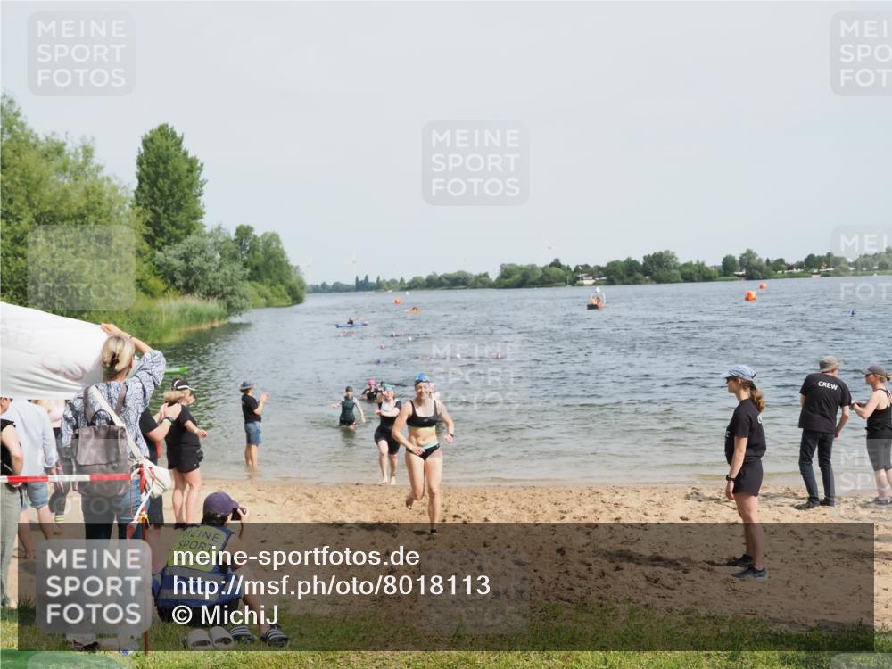 21.06.2025 - 27. Vierlanden-Triathlon MichiJ http://msf.ph/oto/8018113 15.06.2026 10:18:23 Schwimmen 495, 535, 568, 586 meine-sportfotos.de