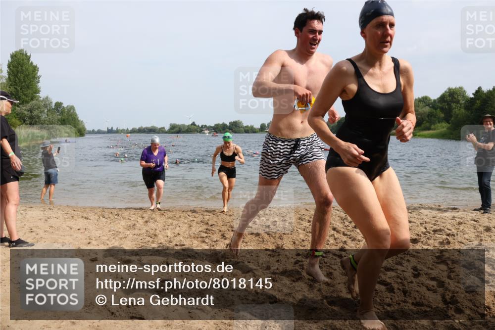 15.06.2025 - 27. Vierlanden-Triathlon Lena Gebhardt http://msf.ph/oto/8018145 15.06.2025 10:16:29 Schwimmen 477, 487, 491, 494, 499, 523, 526, 549, 574, 614, 634 meine-sportfotos.de