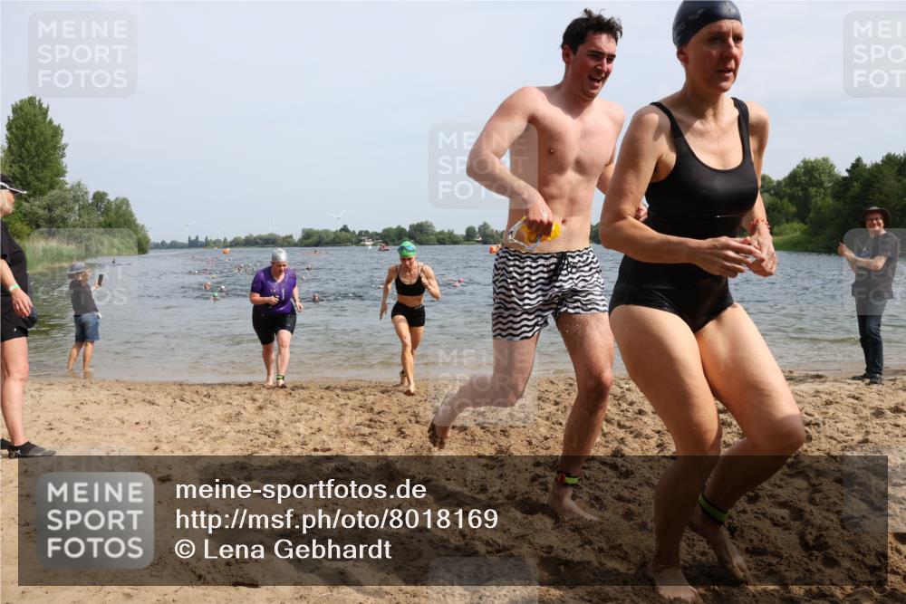 15.06.2025 - 27. Vierlanden-Triathlon Lena Gebhardt http://msf.ph/oto/8018169 15.06.2025 10:16:30 Schwimmen 477, 487, 491, 494, 499, 526, 549, 574, 614, 634 meine-sportfotos.de