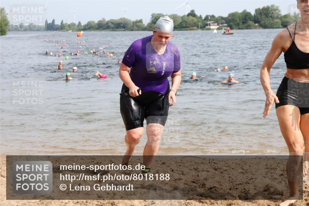 15.06.2025 - 27. Vierlanden-Triathlon Lena Gebhardt http://msf.ph/oto/8018188 15.06.2025 10:16:30 Schwimmen 477, 487, 491, 494, 499, 526, 549, 574, 614, 634 meine-sportfotos.de