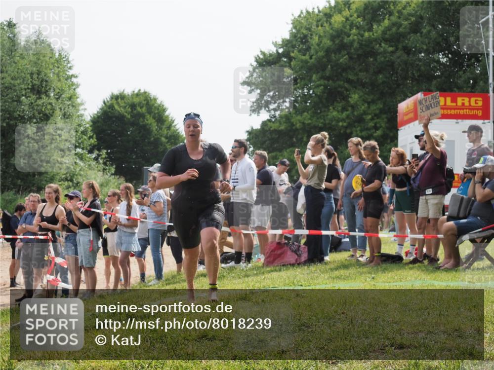 15.06.2025 - 27. Vierlanden-Triathlon KatJ http://msf.ph/oto/8018239 15.06.2025 10:17:27 Schwimmen 529, 575, 581, 582, 584, 594 meine-sportfotos.de
