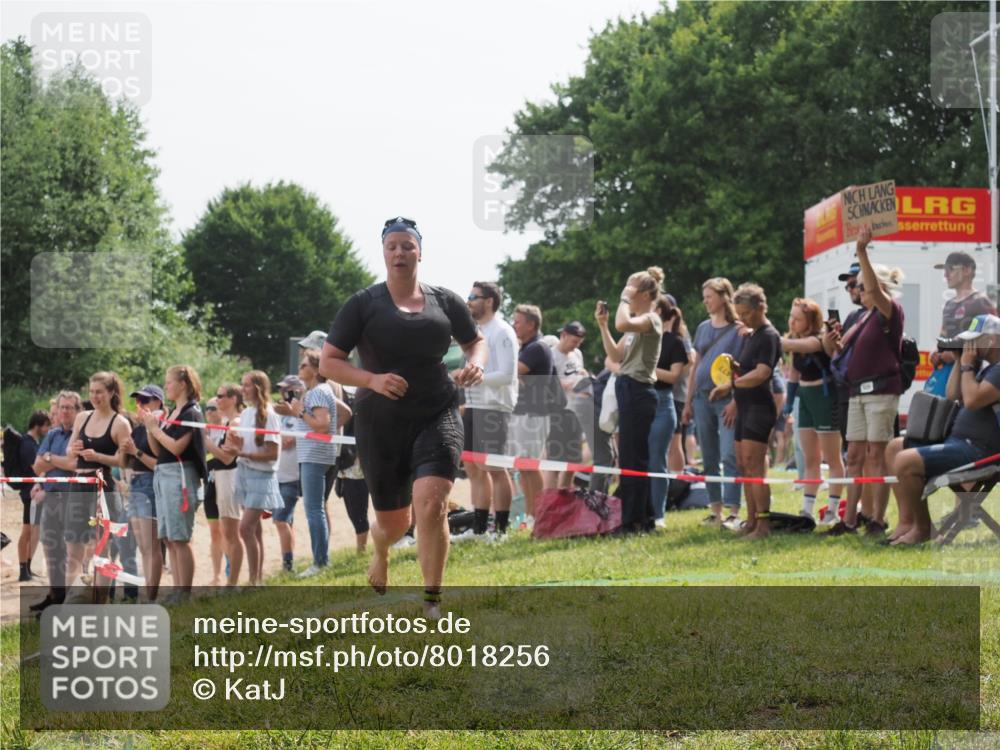 15.06.2025 - 27. Vierlanden-Triathlon KatJ http://msf.ph/oto/8018256 15.06.2025 10:17:28 Schwimmen 529, 575, 581, 582, 584, 594 meine-sportfotos.de