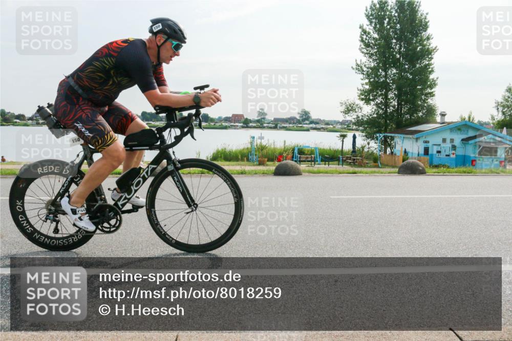15.06.2025 - 27. Vierlanden-Triathlon H.Heesch http://msf.ph/oto/8018259 15.06.2025 09:27:32 Radfahren 130, 147, 150 meine-sportfotos.de