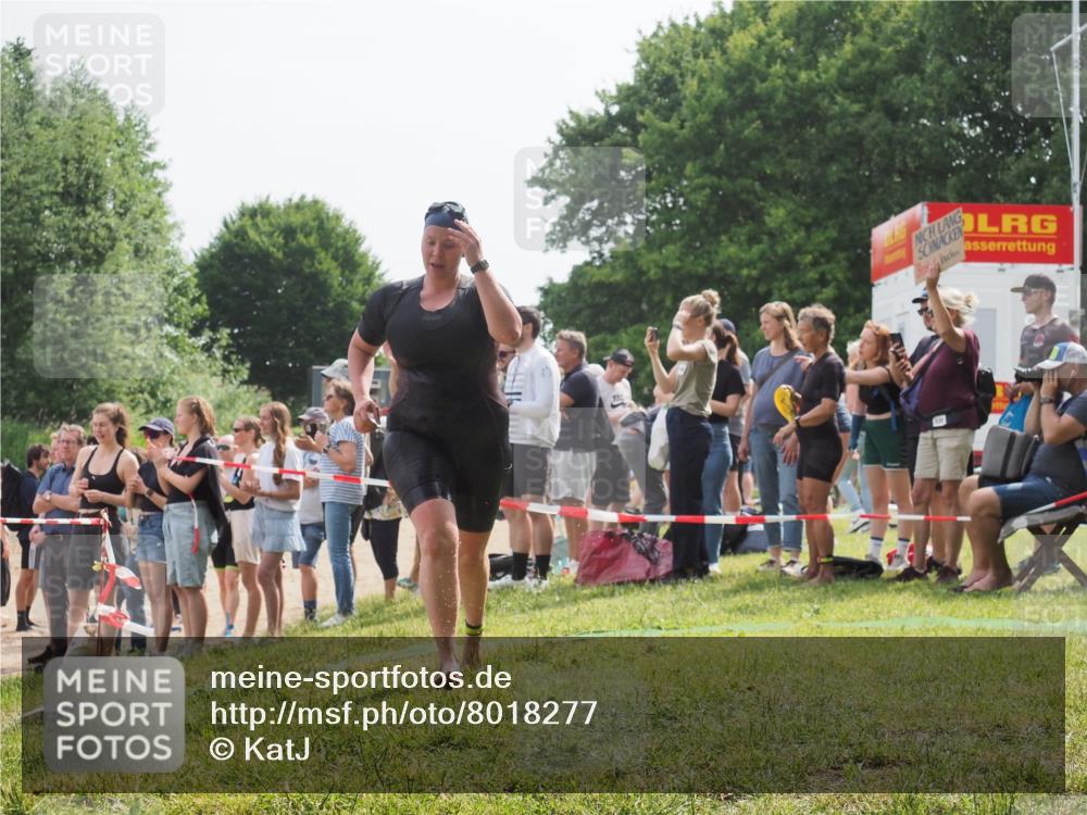 15.06.2025 - 27. Vierlanden-Triathlon KatJ http://msf.ph/oto/8018277 15.06.2025 10:17:28 Schwimmen 529, 575, 581, 582, 584, 594 meine-sportfotos.de