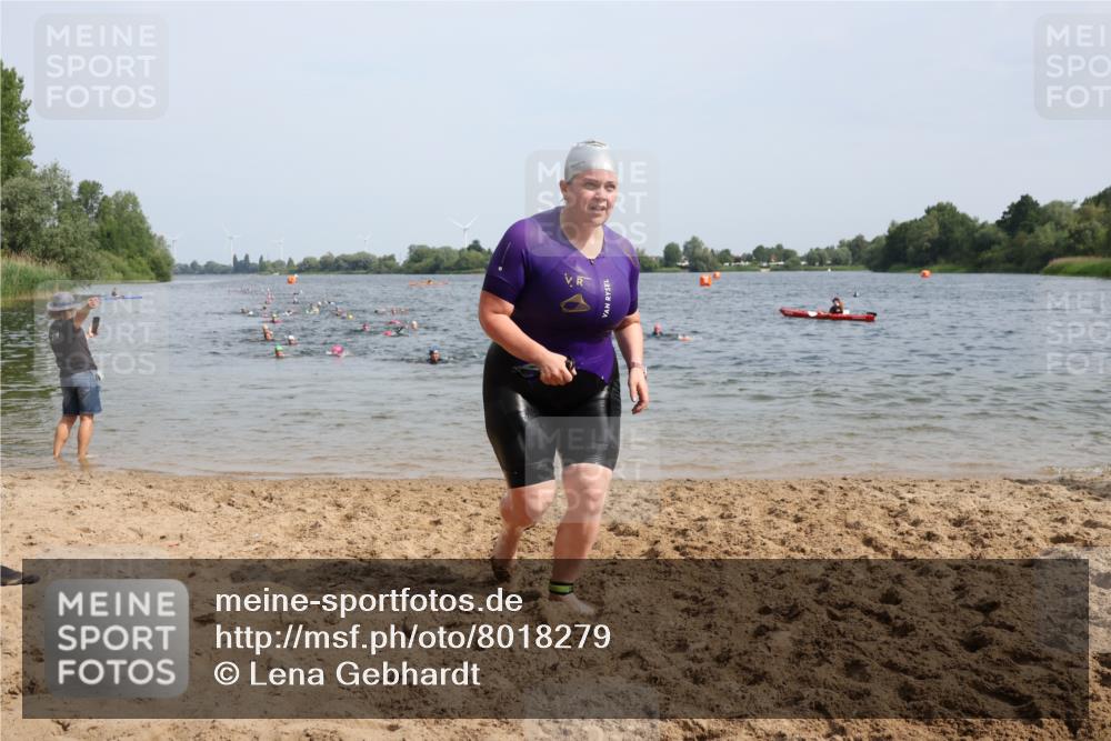 15.06.2025 - 27. Vierlanden-Triathlon Lena Gebhardt http://msf.ph/oto/8018279 15.06.2025 10:16:32 Schwimmen 487, 491, 494, 499, 526, 549, 574, 614, 634 meine-sportfotos.de