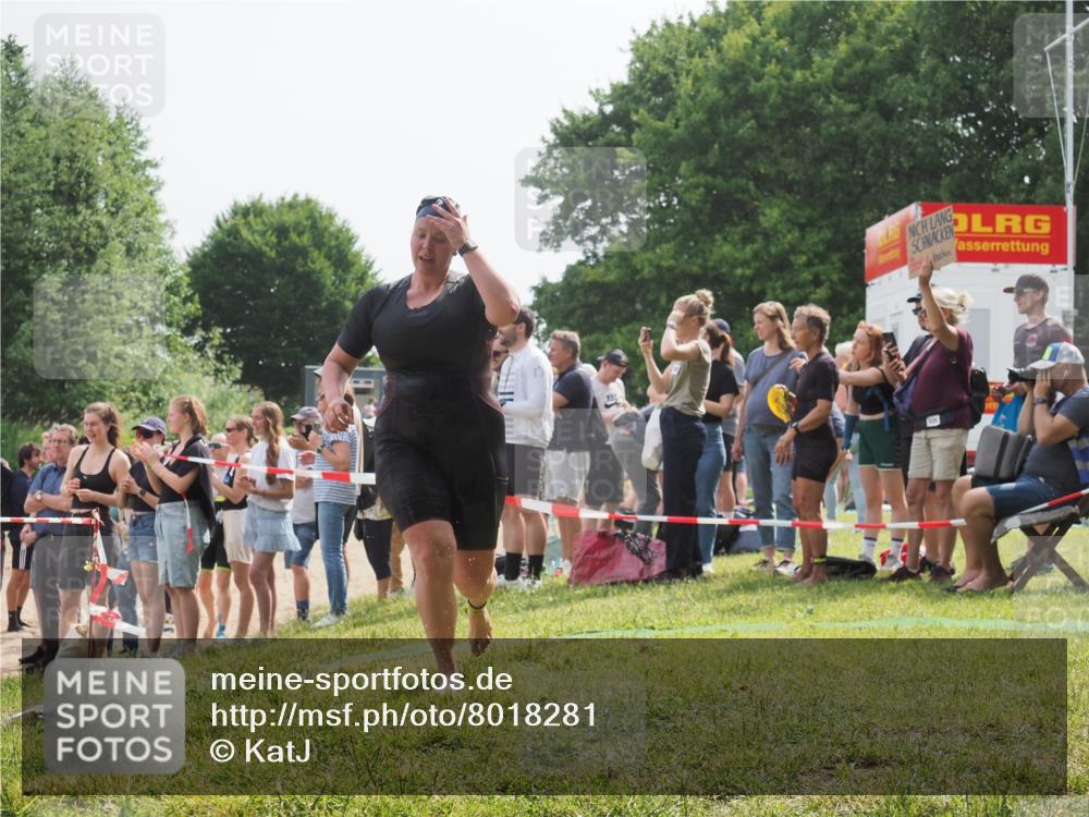 15.06.2025 - 27. Vierlanden-Triathlon KatJ http://msf.ph/oto/8018281 15.06.2025 10:17:28 Schwimmen 529, 575, 581, 582, 584, 594 meine-sportfotos.de