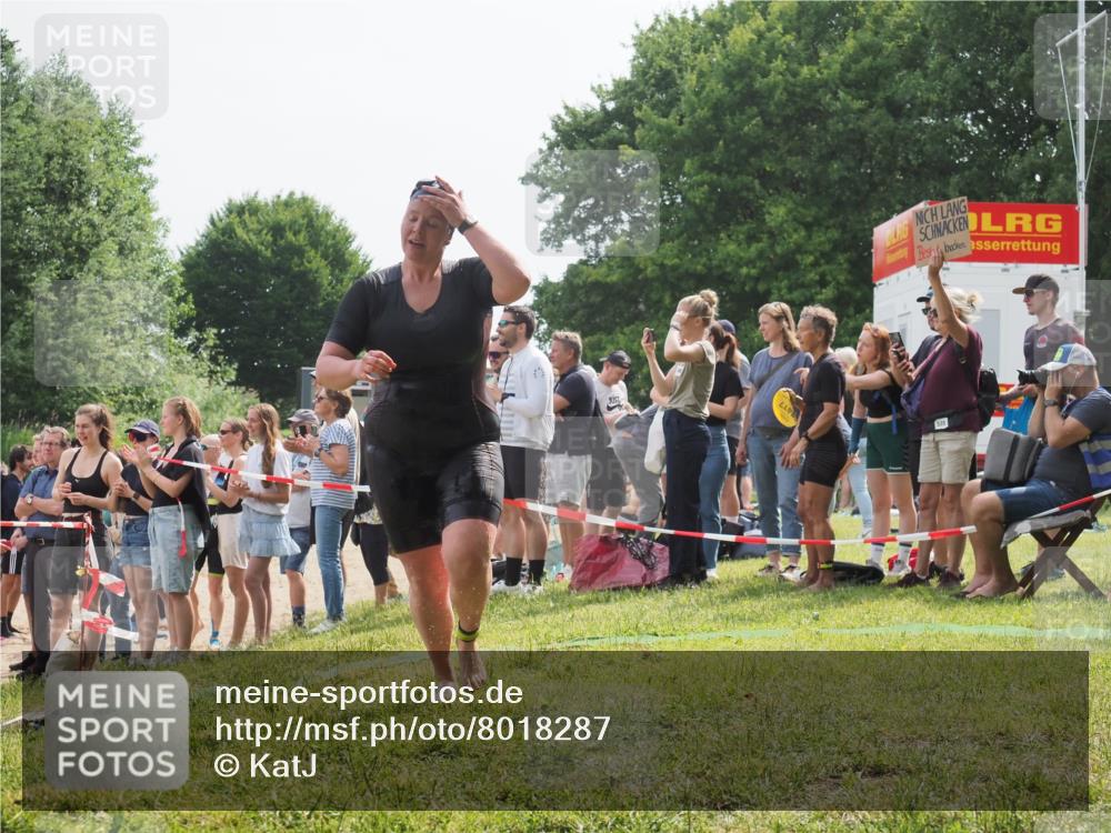 15.06.2025 - 27. Vierlanden-Triathlon KatJ http://msf.ph/oto/8018287 15.06.2025 10:17:28 Schwimmen 529, 575, 581, 582, 584, 594 meine-sportfotos.de