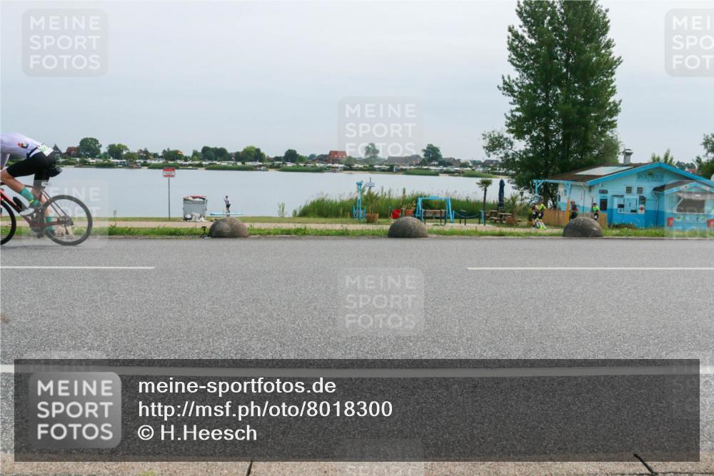 15.06.2025 - 27. Vierlanden-Triathlon H.Heesch http://msf.ph/oto/8018300 15.06.2025 11:15:00 Radfahren 728, 739 meine-sportfotos.de