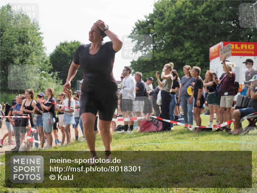 15.06.2025 - 27. Vierlanden-Triathlon KatJ http://msf.ph/oto/8018301 15.06.2025 10:17:28 Schwimmen 529, 575, 581, 582, 584, 594 meine-sportfotos.de