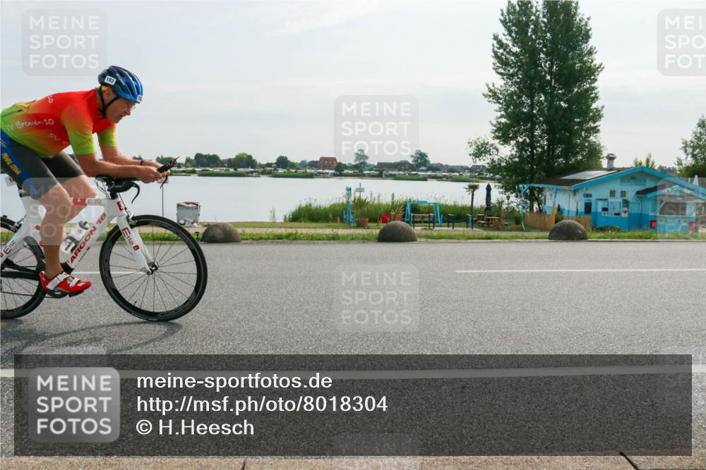 15.06.2025 - 27. Vierlanden-Triathlon H.Heesch http://msf.ph/oto/8018304 15.06.2025 09:28:54 Radfahren 172, 183, 233 meine-sportfotos.de