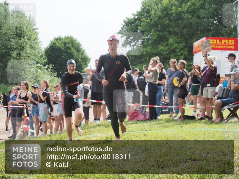 15.06.2025 - 27. Vierlanden-Triathlon KatJ http://msf.ph/oto/8018311 15.06.2025 10:17:32 Schwimmen 485, 488, 492, 519, 529, 532, 557, 572, 582, 584, 588, 594, 626 meine-sportfotos.de