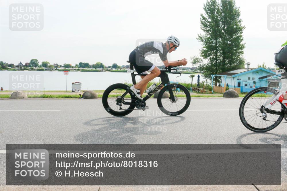 15.06.2025 - 27. Vierlanden-Triathlon H.Heesch http://msf.ph/oto/8018316 15.06.2025 09:28:55 Radfahren 172, 183, 233 meine-sportfotos.de