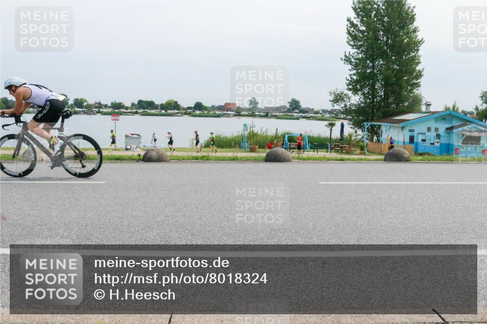 15.06.2025 - 27. Vierlanden-Triathlon H.Heesch http://msf.ph/oto/8018324 15.06.2025 11:15:07 Radfahren 728, 803, 866 meine-sportfotos.de