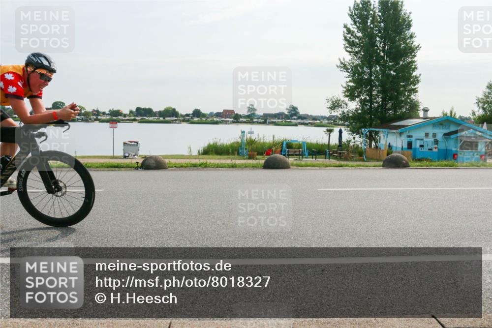 15.06.2025 - 27. Vierlanden-Triathlon H.Heesch http://msf.ph/oto/8018327 15.06.2025 09:28:56 Radfahren 172, 183, 233 meine-sportfotos.de