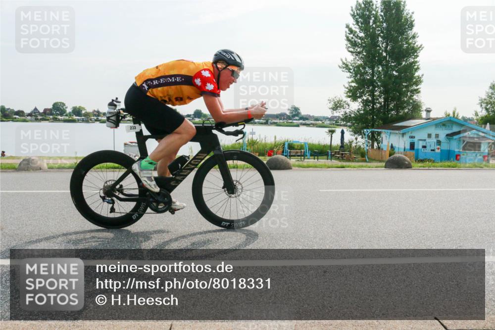 15.06.2025 - 27. Vierlanden-Triathlon H.Heesch http://msf.ph/oto/8018331 15.06.2025 09:28:56 Radfahren 172, 183, 233 meine-sportfotos.de