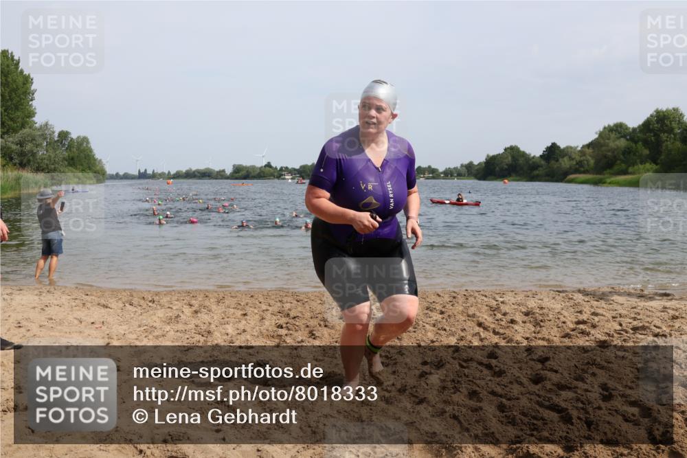 15.06.2025 - 27. Vierlanden-Triathlon Lena Gebhardt http://msf.ph/oto/8018333 15.06.2025 10:16:32 Schwimmen 487, 491, 494, 499, 526, 549, 574, 614, 634 meine-sportfotos.de