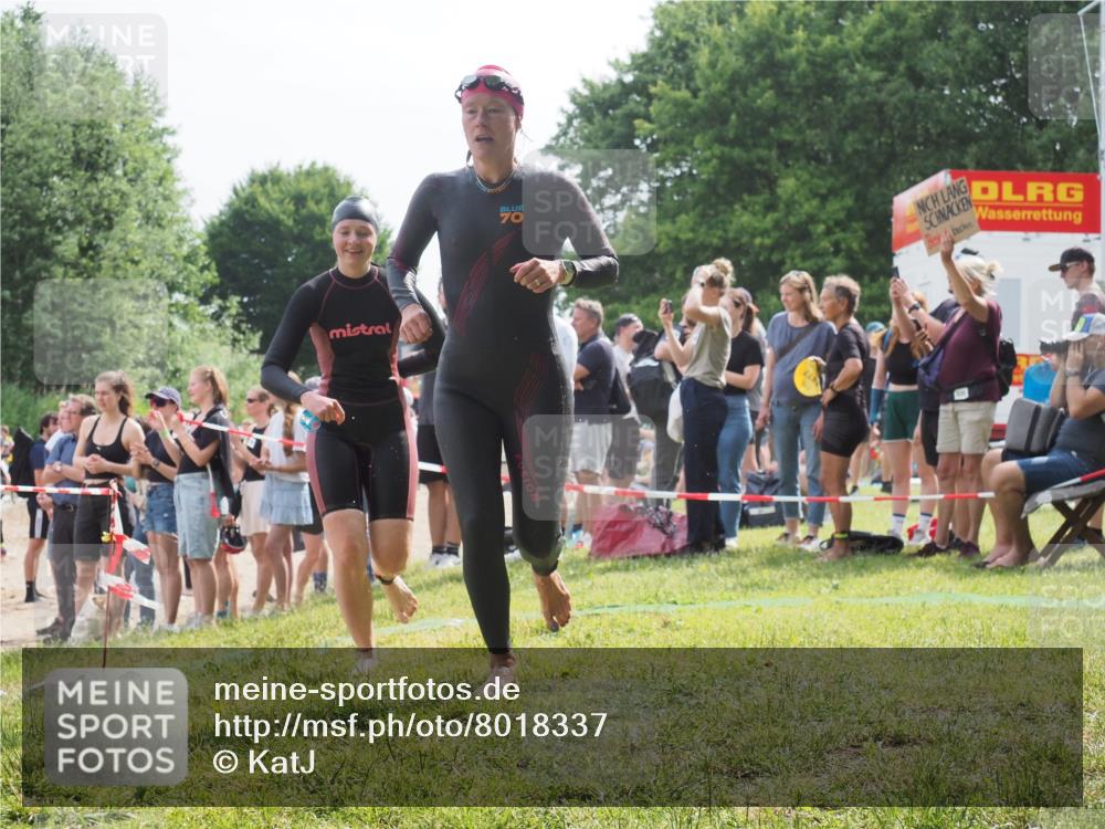 15.06.2025 - 27. Vierlanden-Triathlon KatJ http://msf.ph/oto/8018337 15.06.2025 10:17:33 Schwimmen 485, 488, 492, 519, 529, 532, 557, 562, 572, 582, 584, 588, 594, 626 meine-sportfotos.de