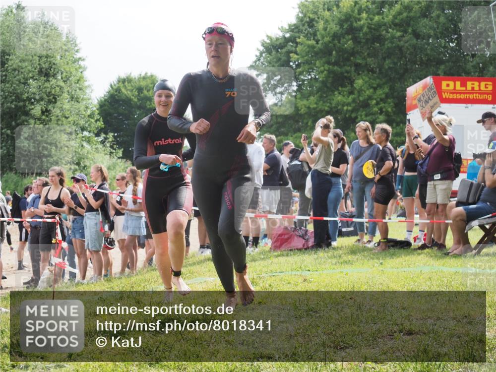 15.06.2025 - 27. Vierlanden-Triathlon KatJ http://msf.ph/oto/8018341 15.06.2025 10:17:33 Schwimmen 485, 488, 492, 519, 529, 532, 557, 562, 572, 582, 584, 588, 594, 626 meine-sportfotos.de