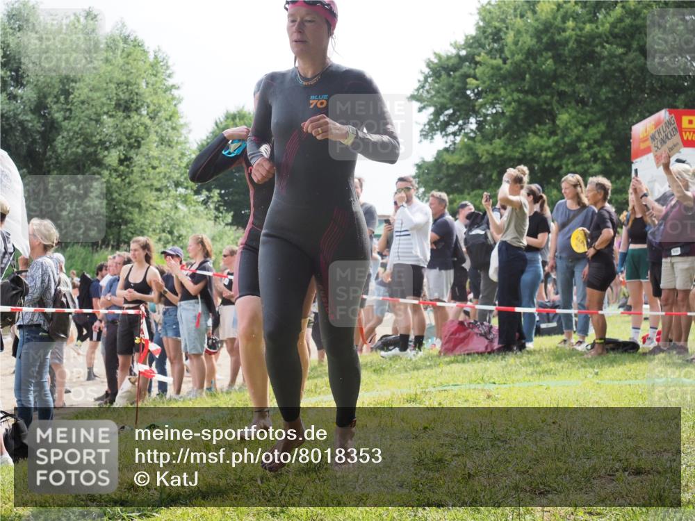 15.06.2025 - 27. Vierlanden-Triathlon KatJ http://msf.ph/oto/8018353 15.06.2025 10:17:33 Schwimmen 485, 488, 492, 519, 529, 532, 557, 562, 572, 582, 584, 588, 594, 626 meine-sportfotos.de