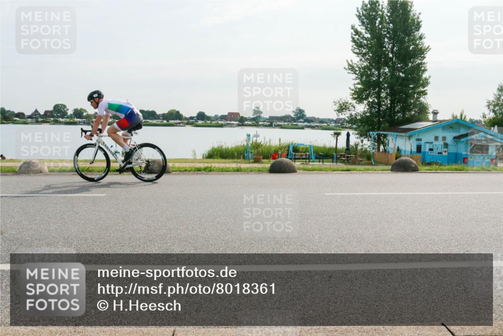 15.06.2025 - 27. Vierlanden-Triathlon H.Heesch http://msf.ph/oto/8018361 15.06.2025 09:30:06 Radfahren 109, 115, 139 meine-sportfotos.de