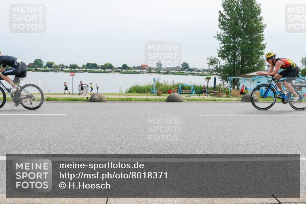 15.06.2025 - 27. Vierlanden-Triathlon H.Heesch http://msf.ph/oto/8018371 15.06.2025 11:15:09 Radfahren 803, 866, 871 meine-sportfotos.de
