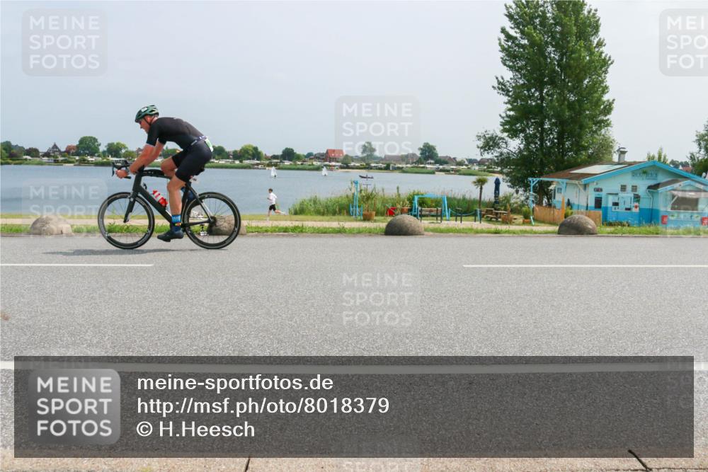 21.06.2025 - 27. Vierlanden-Triathlon H.Heesch http://msf.ph/oto/8018379 15.06.2025 12:00:13 Radfahren 785, 825 meine-sportfotos.de