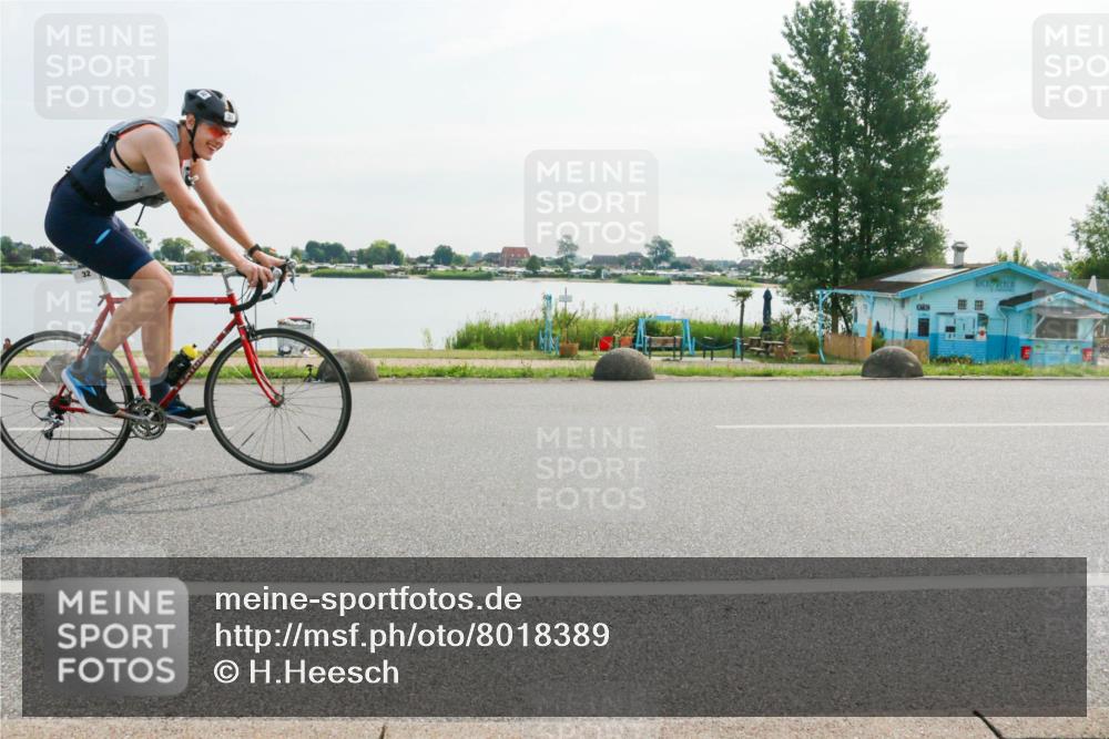 15.06.2025 - 27. Vierlanden-Triathlon H.Heesch http://msf.ph/oto/8018389 15.06.2025 09:30:26 Radfahren 32 meine-sportfotos.de