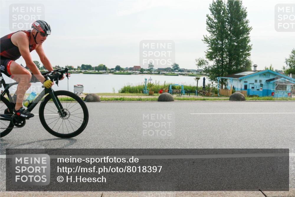 15.06.2025 - 27. Vierlanden-Triathlon H.Heesch http://msf.ph/oto/8018397 15.06.2025 09:30:35 Radfahren 174 meine-sportfotos.de