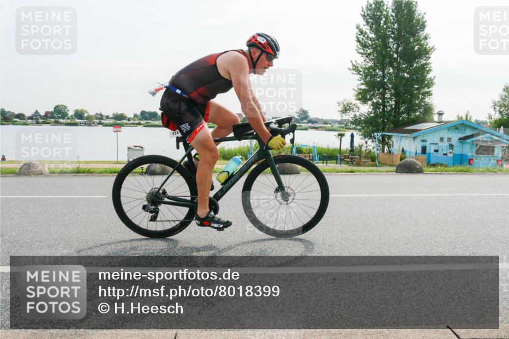 15.06.2025 - 27. Vierlanden-Triathlon H.Heesch http://msf.ph/oto/8018399 15.06.2025 09:30:35 Radfahren 174 meine-sportfotos.de