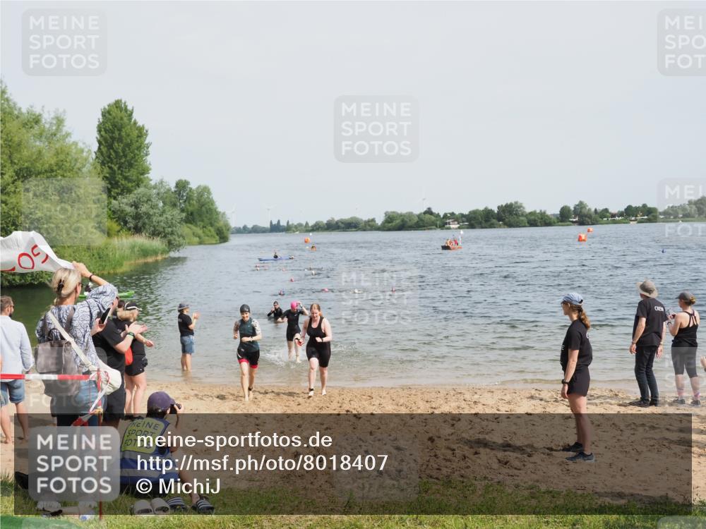 21.06.2025 - 27. Vierlanden-Triathlon MichiJ http://msf.ph/oto/8018407 15.06.2026 10:18:30 Schwimmen 495, 533, 535, 621, 628 meine-sportfotos.de
