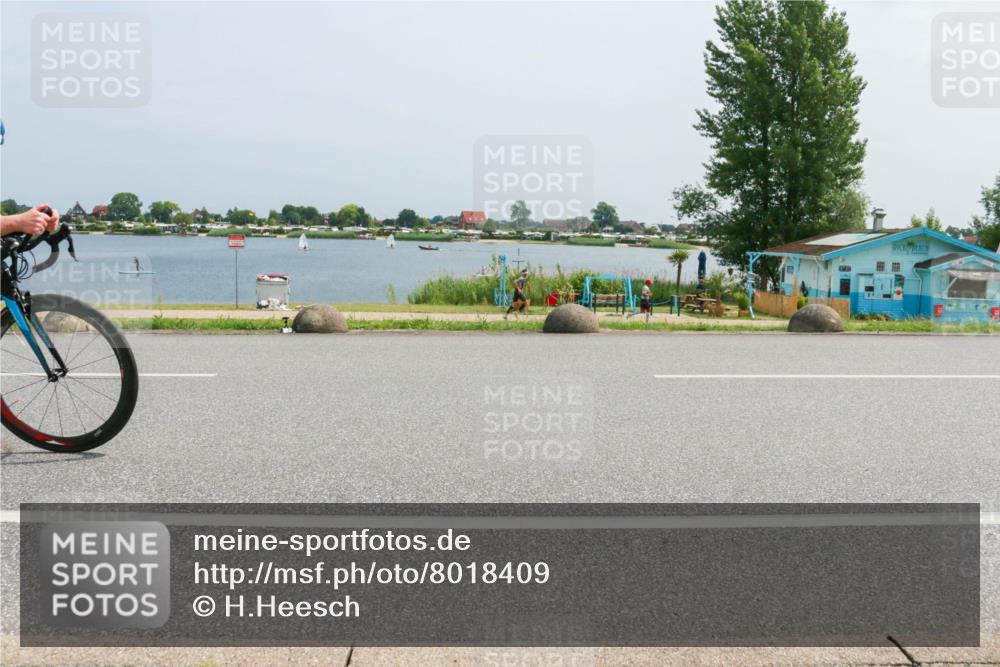 21.06.2025 - 27. Vierlanden-Triathlon H.Heesch http://msf.ph/oto/8018409 15.06.2025 12:00:22 Radfahren 930, 939 meine-sportfotos.de